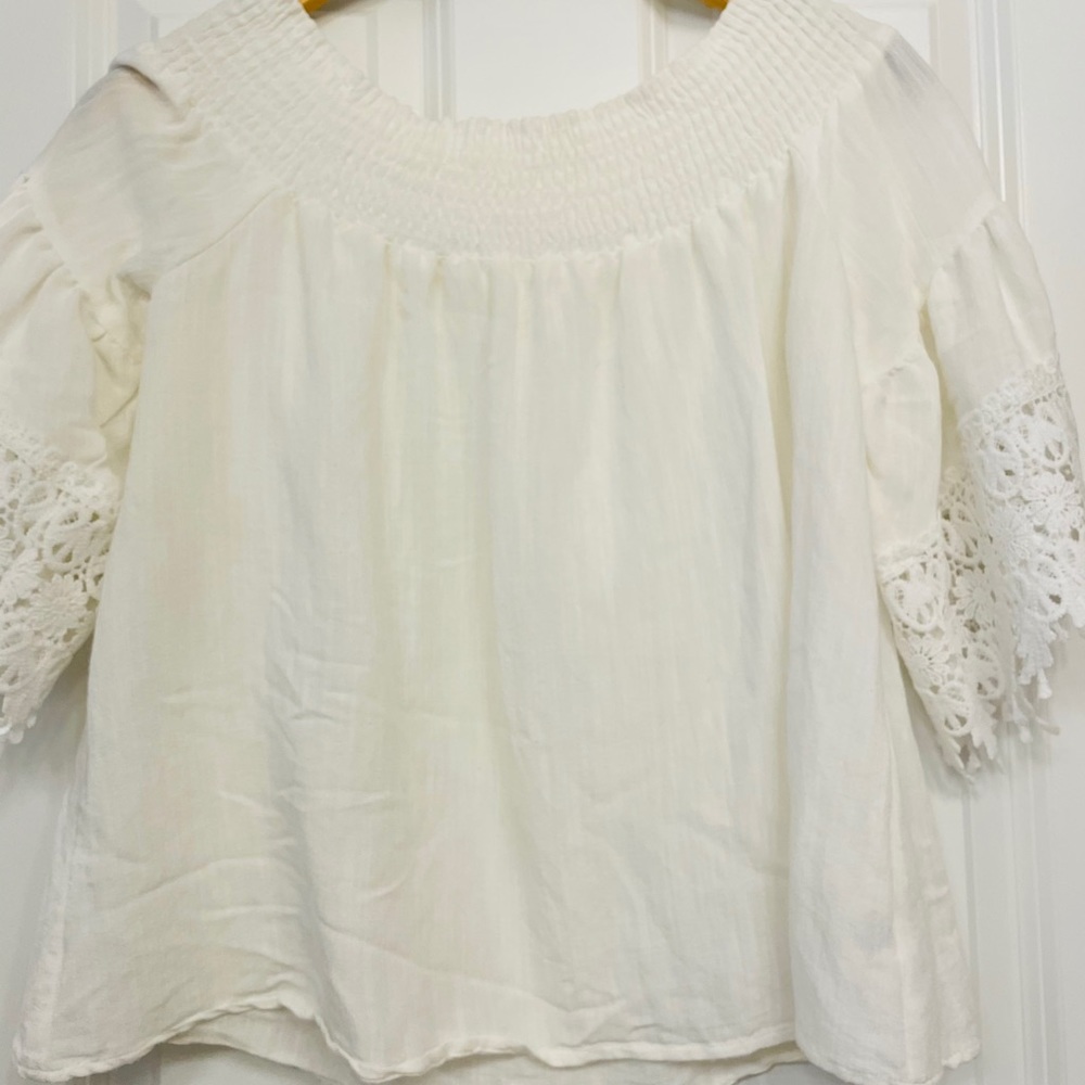 White Crop Off the Shoulder Top Size M